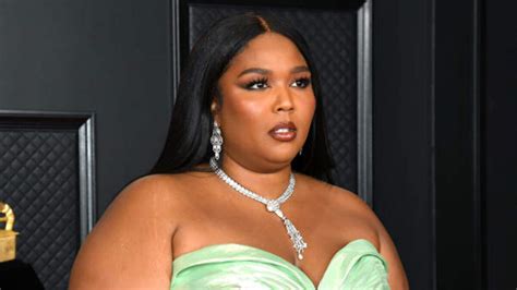 lizzo nude selfie